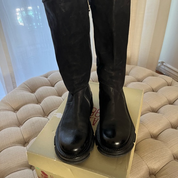 A.S.98 Women’s Sleek Black Leather Boots (38) - Picture 4 of 7